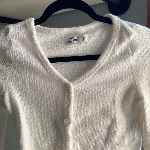 Hollister Button-Down Cardigan ☁️ - Picture 4 of 6